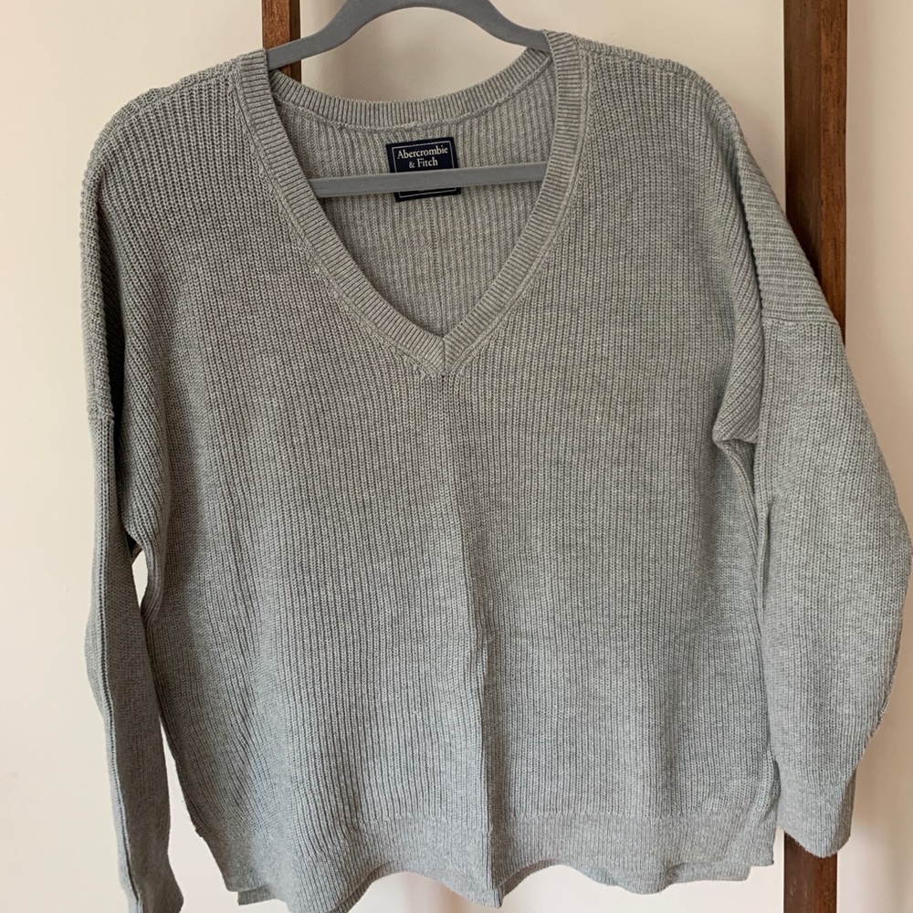 Abercrombie & Fitch women’s V-neck sweater